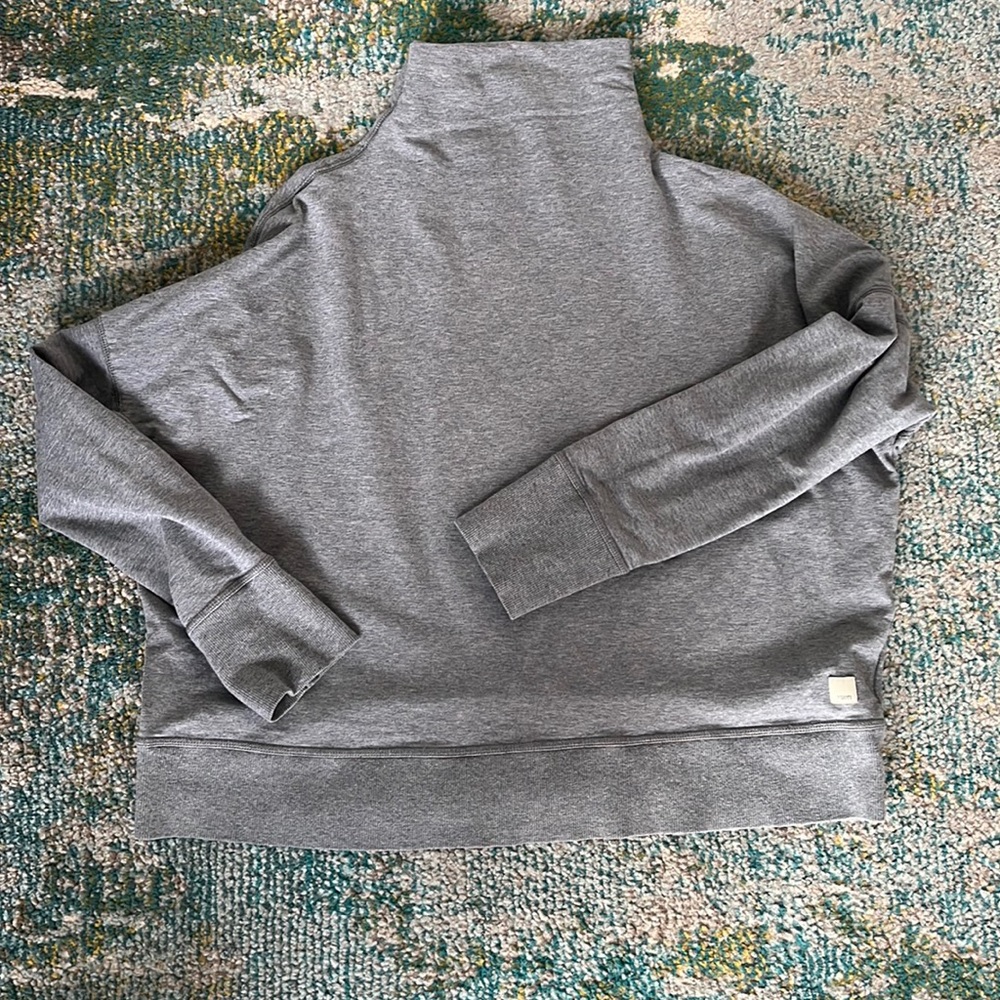 Gray vuori mock turtleneck sweatshirt